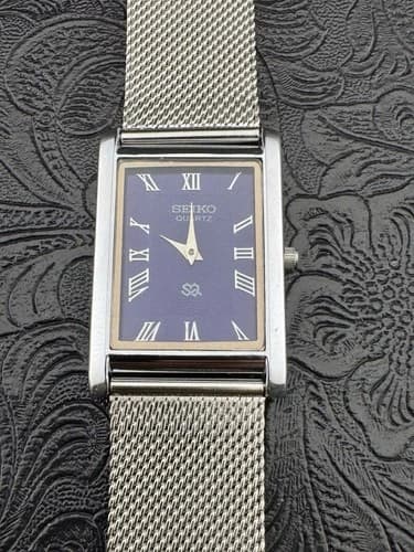 RARE BLUE SILVER Vintage Seiko Slim Quartz Men’s Wrist Watch